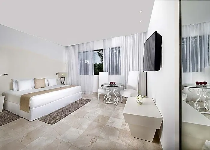 Grand Oasis Riviera Resort 4*