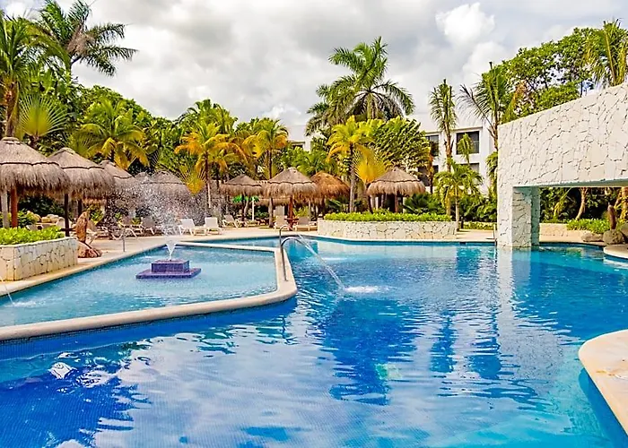 Grand Oasis Riviera Resort